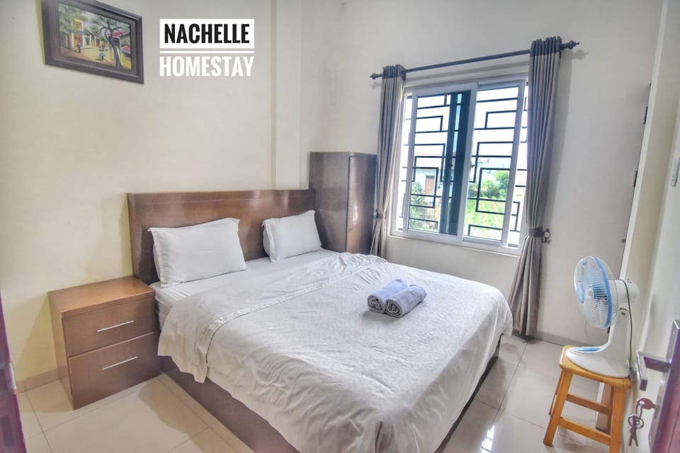 Standard Room, 1 Queen Bed, Private Bathroom, Mountain View | Rollaway beds (surcharge), bed sheets