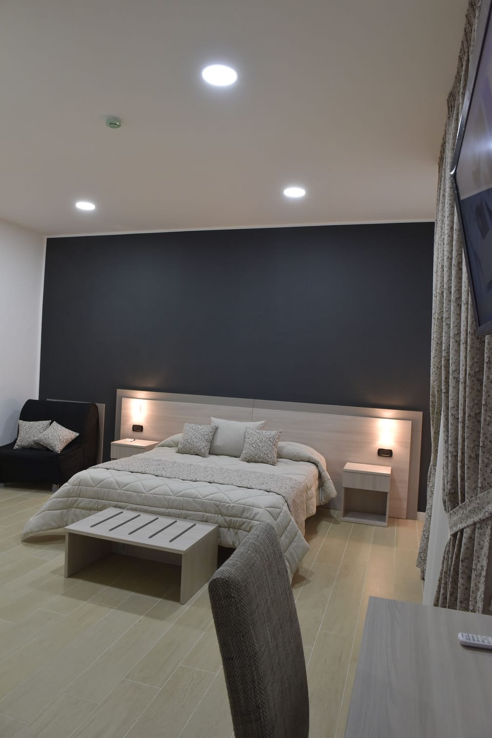 Comfort Room, Multiple Beds, Non Smoking, City View | Minibar, in-room safe, individually decorated, individually furnished
