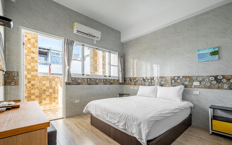 Classic Double Room, Balcony | Desk, soundproofing, free WiFi, bed sheets