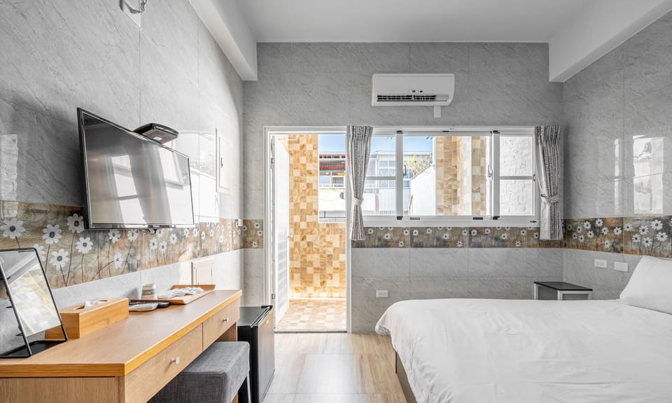 Classic Double Room, Balcony | Desk, soundproofing, free WiFi, bed sheets