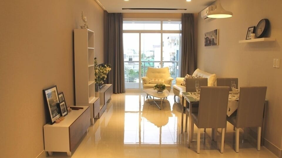 1 bedroom, individually decorated, individually furnished, desk