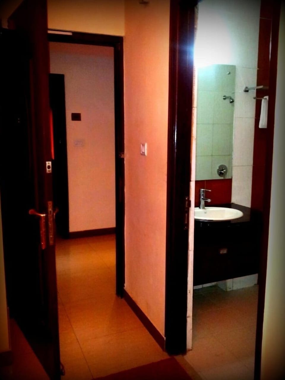 Deluxe Room, 1 Double Bed, Non Smoking | Bathroom | Shower, free toiletries, slippers, towels