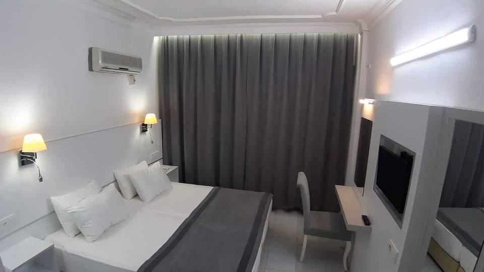 Premium Room, 2 Twin Beds | Minibar, in-room safe, desk, iron/ironing board