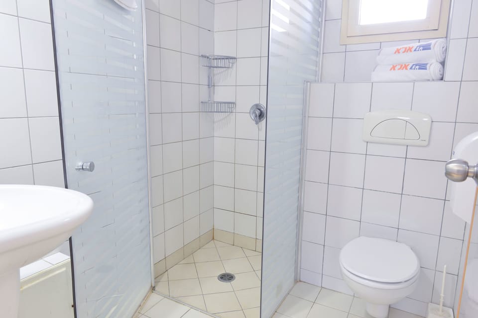 Shower, towels