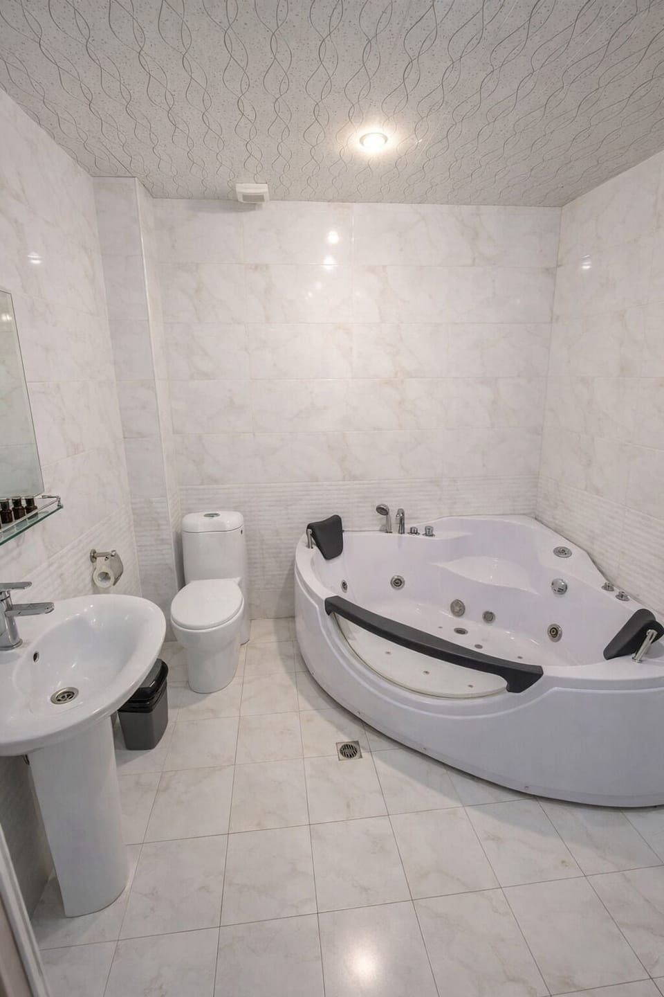 Luxury Twin Room | Bathroom | Shower, rainfall showerhead, designer toiletries, hair dryer