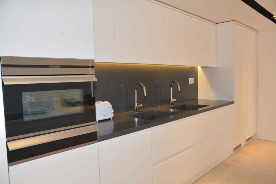 Apartment, 3 Bedrooms | Private kitchen | Full-size fridge, microwave, oven, stovetop
