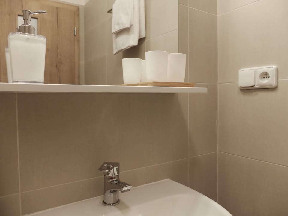 Standard Triple Room | Bathroom sink
