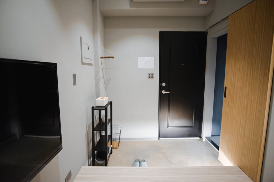 Basic Room, 1 Double Bed, Non Smoking | Egyptian cotton sheets, premium bedding, minibar, desk