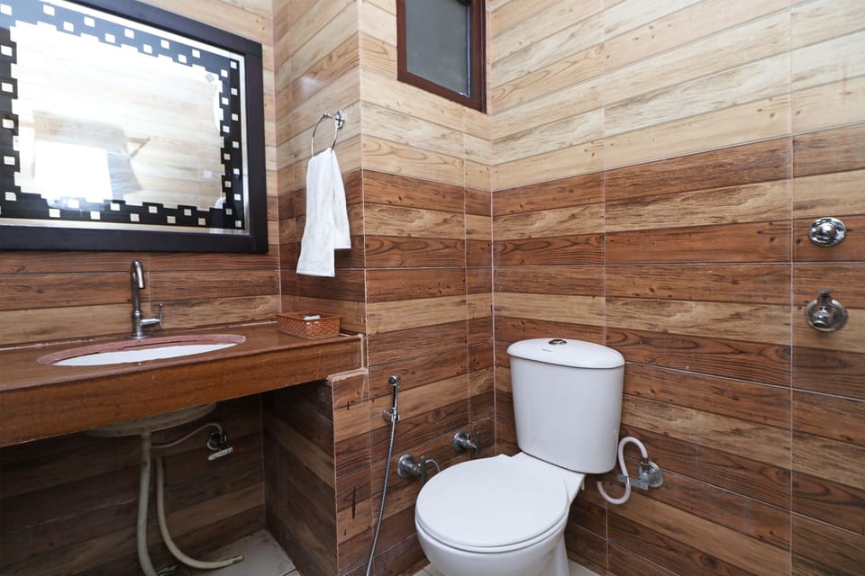 Standard Double Room, 1 Double Bed, Non Smoking | Bathroom | Shower, free toiletries, hair dryer, slippers