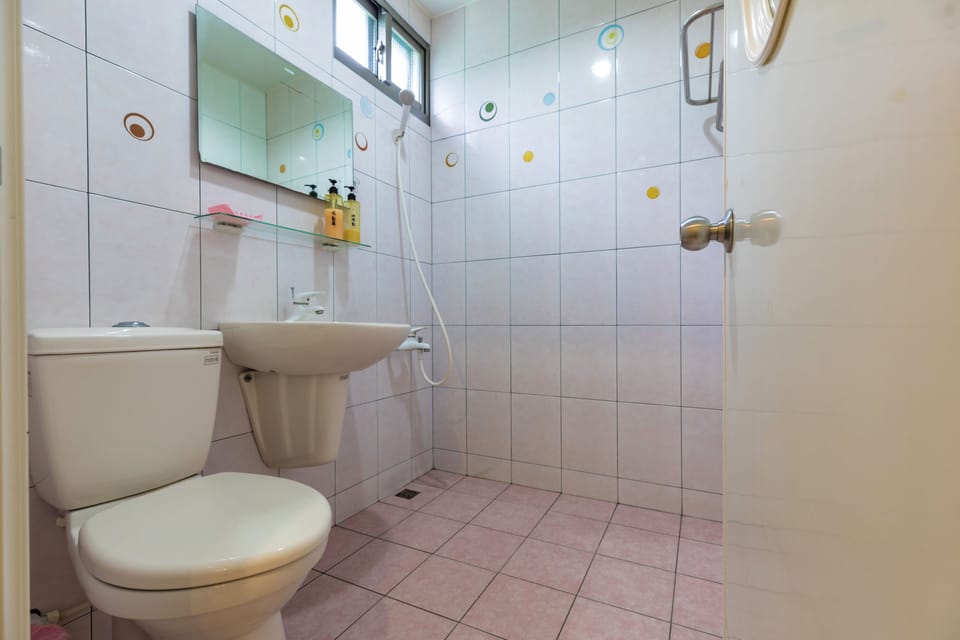 Standard Double Room, 1 Double Bed, Non Smoking | Bathroom shower