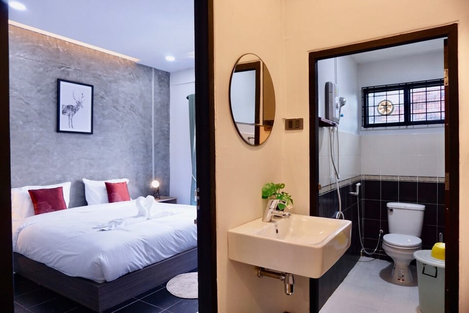 Family House, 2 Bedrooms | Blackout drapes, soundproofing, WiFi (free), bed sheets