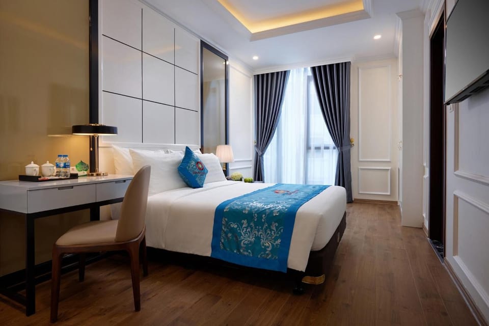City Double Room | Premium bedding, minibar, in-room safe, desk