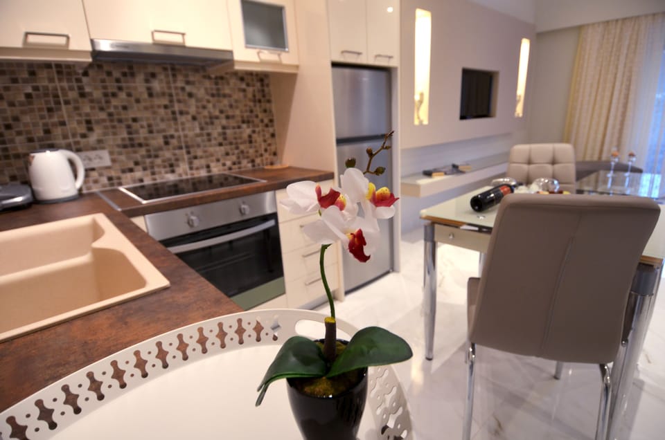 Deluxe Apartment, Sea View | Private kitchen | Fridge, oven, stovetop, espresso maker