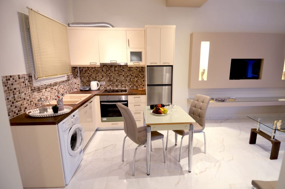 Deluxe Apartment, Sea View | Private kitchen | Fridge, oven, stovetop, espresso maker