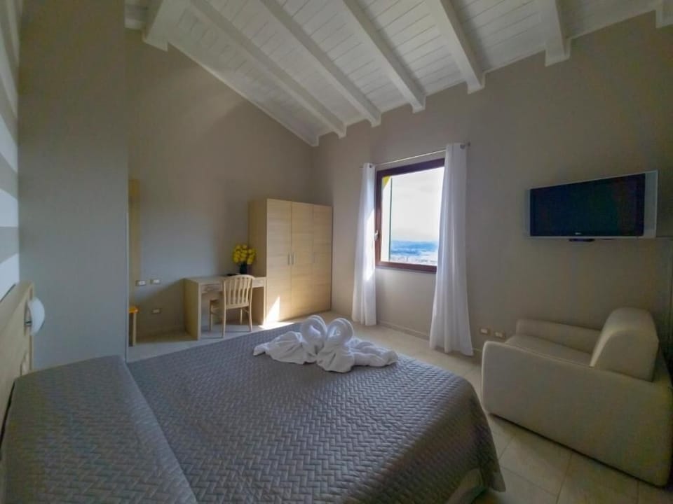 Classic Triple Room | Premium bedding, in-room safe, blackout drapes, soundproofing