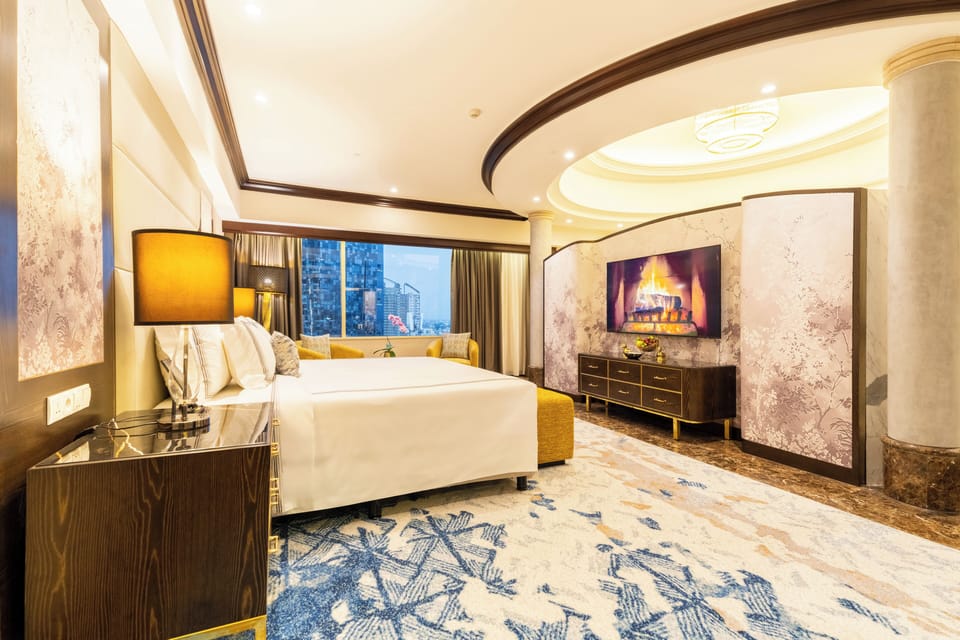 Suite, Multiple Beds, Non Smoking (The Casablanca) | Premium bedding, in-room safe, desk, free cribs/infant beds