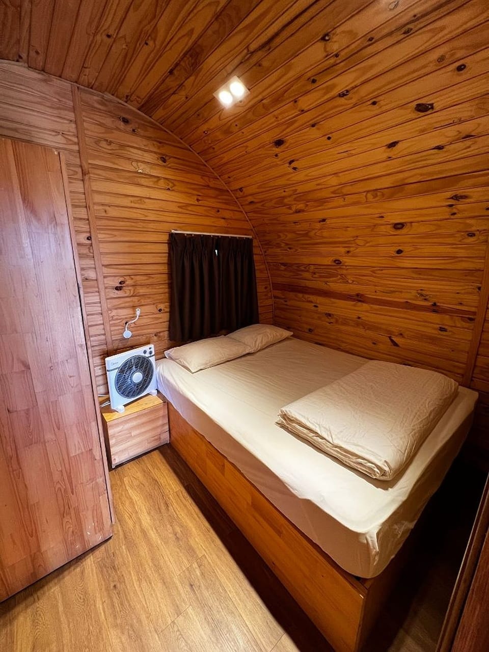 Deluxe Room | Free minibar items, desk, free WiFi, bed sheets