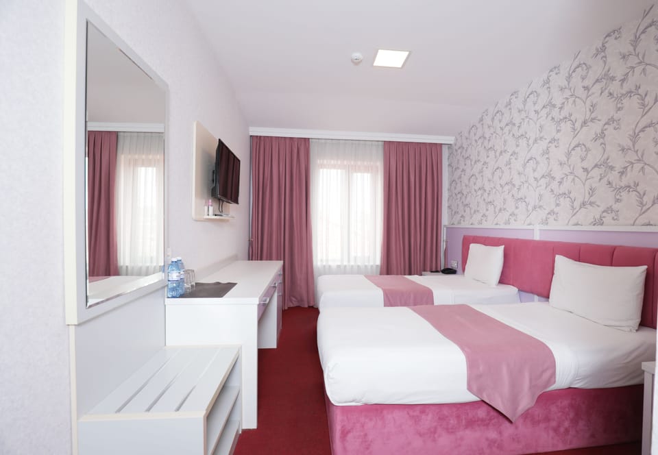 Premium bedding, in-room safe, desk, laptop workspace