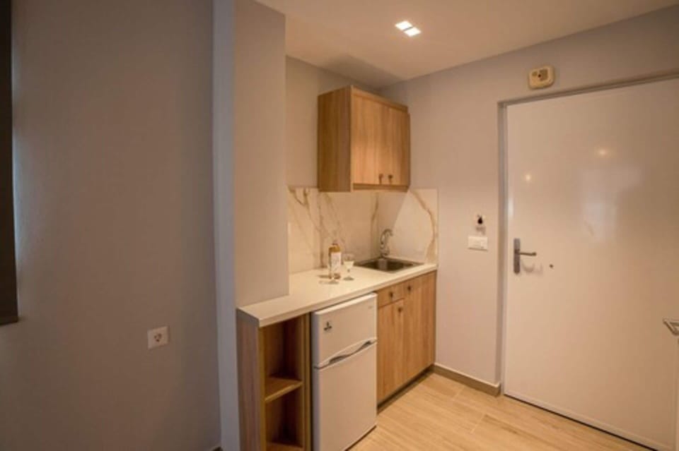 Superior Double or Twin Room, Garden View | Desk, free cribs/infant beds, free WiFi, bed sheets