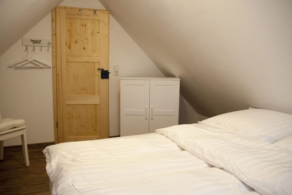 Apartment, 5 Bedrooms, River View | Room amenity