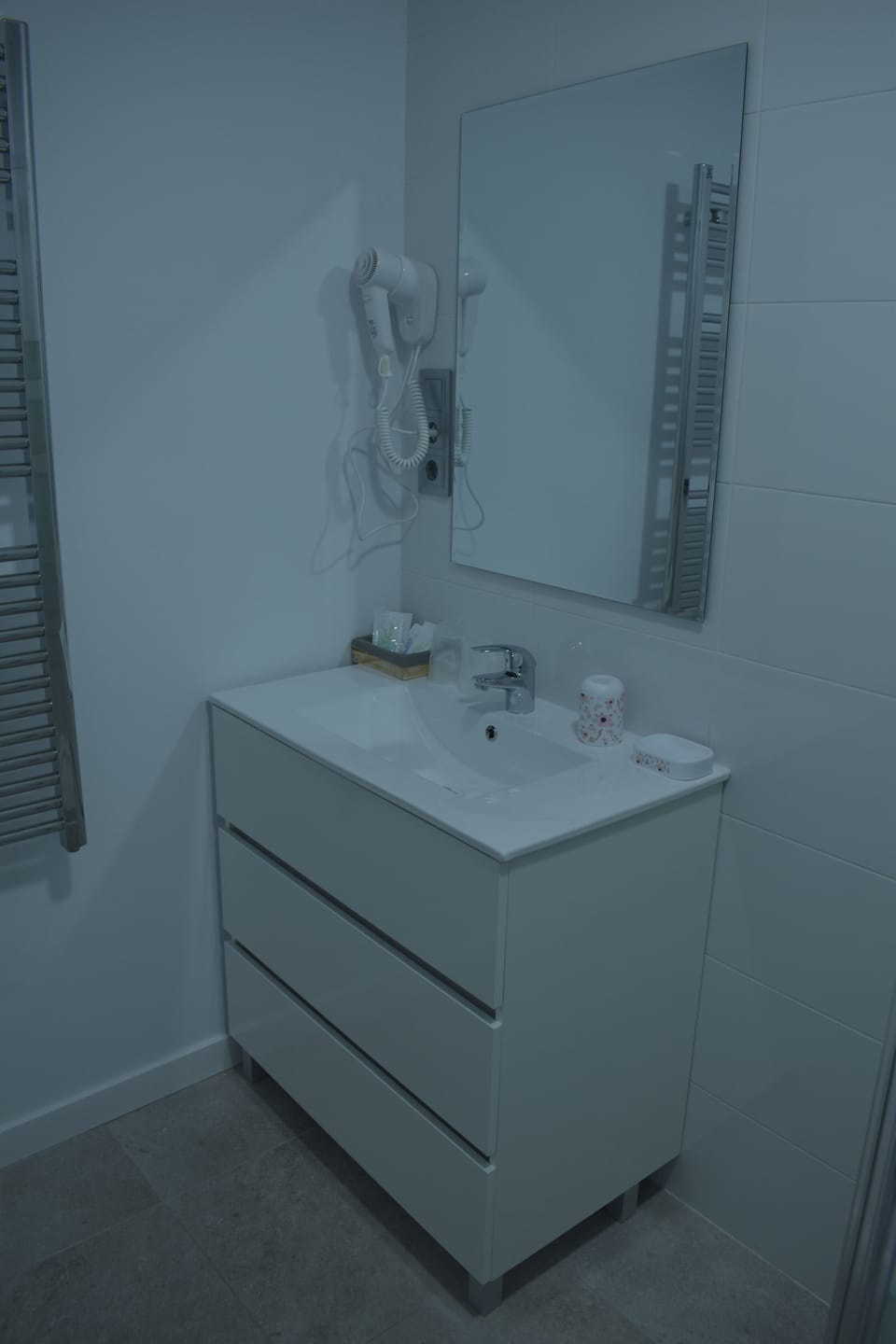 Basic Double Room | Bathroom | Combined shower/tub, free toiletries, towels