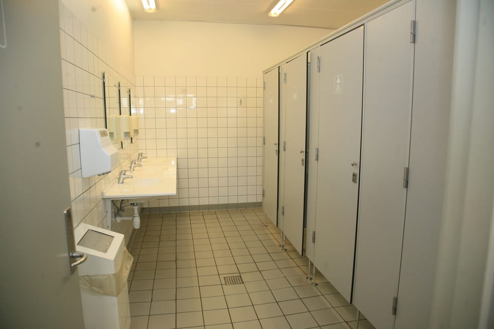 Shower, towels