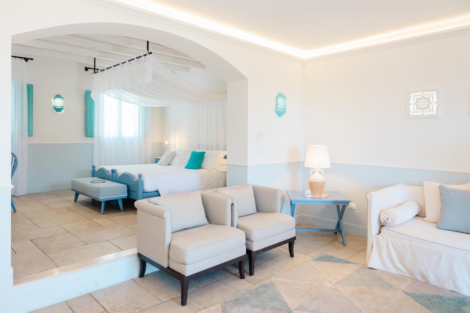 Suite | Minibar, in-room safe, desk, cribs (free)