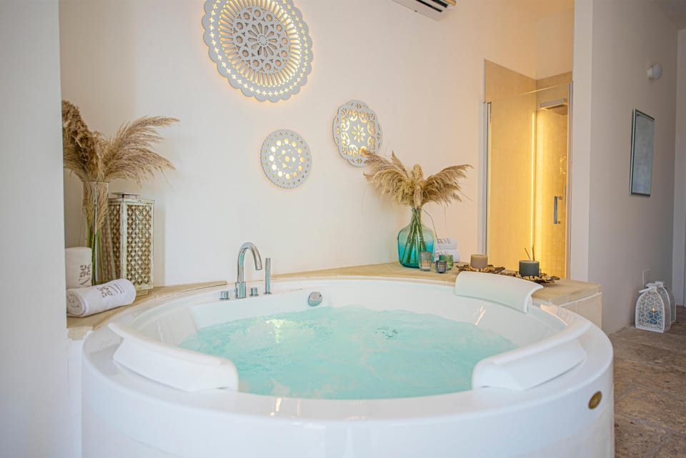 Couples treatment rooms, body treatments, body scrubs, facials, massages