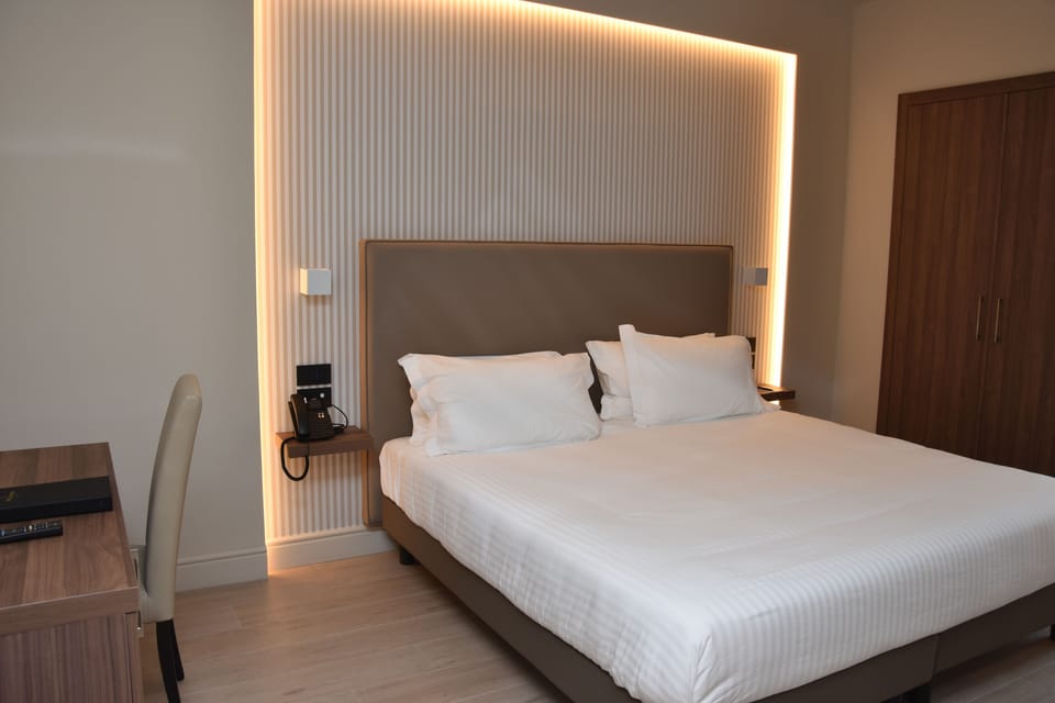 Executive Double or Twin Room | Egyptian cotton sheets, premium bedding, down comforters, minibar