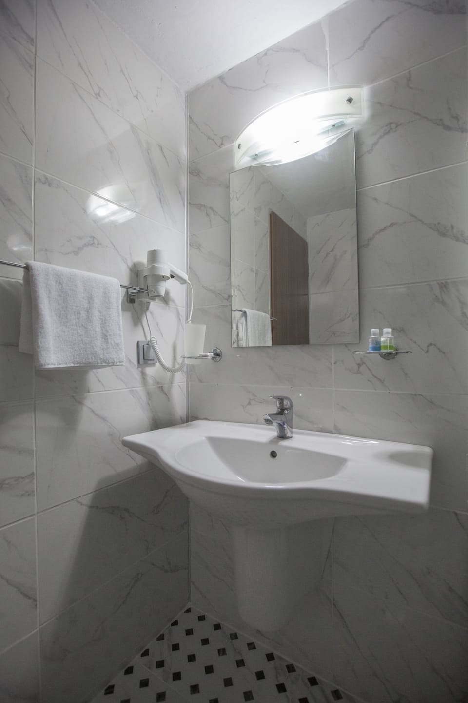 Bathroom sink
