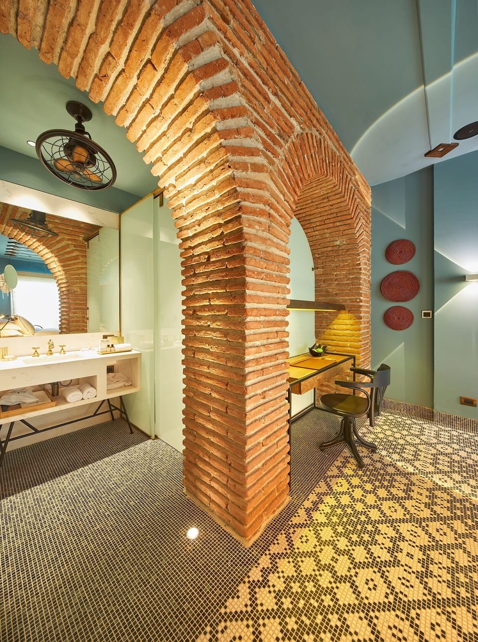 Suite, 1 King Bed, Non Smoking, Jetted Tub | Bathroom | Shower, rainfall showerhead, free toiletries, hair dryer
