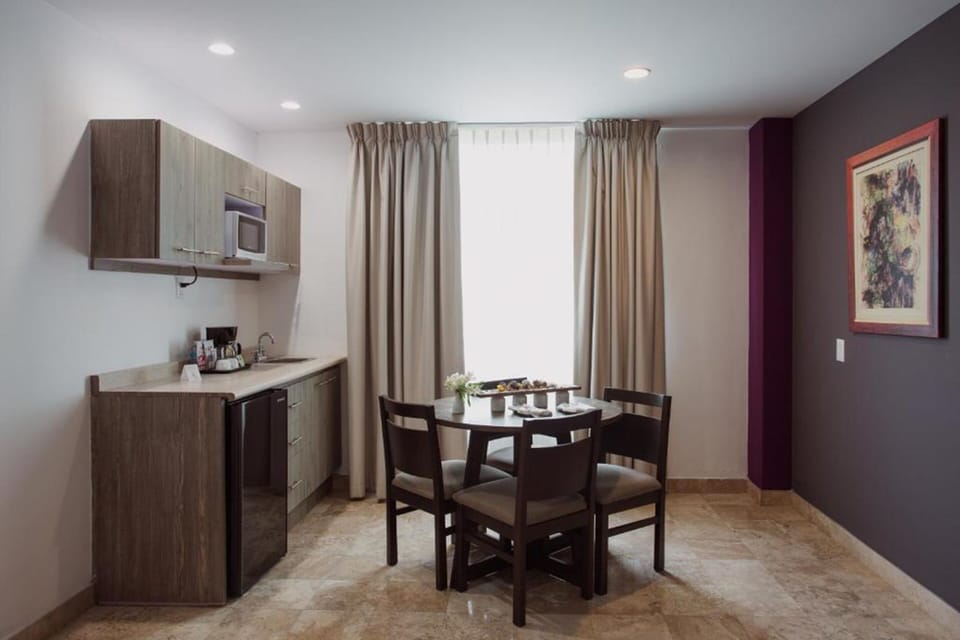 Junior Room, Non Smoking | Living area | 32-inch flat-screen TV with satellite channels