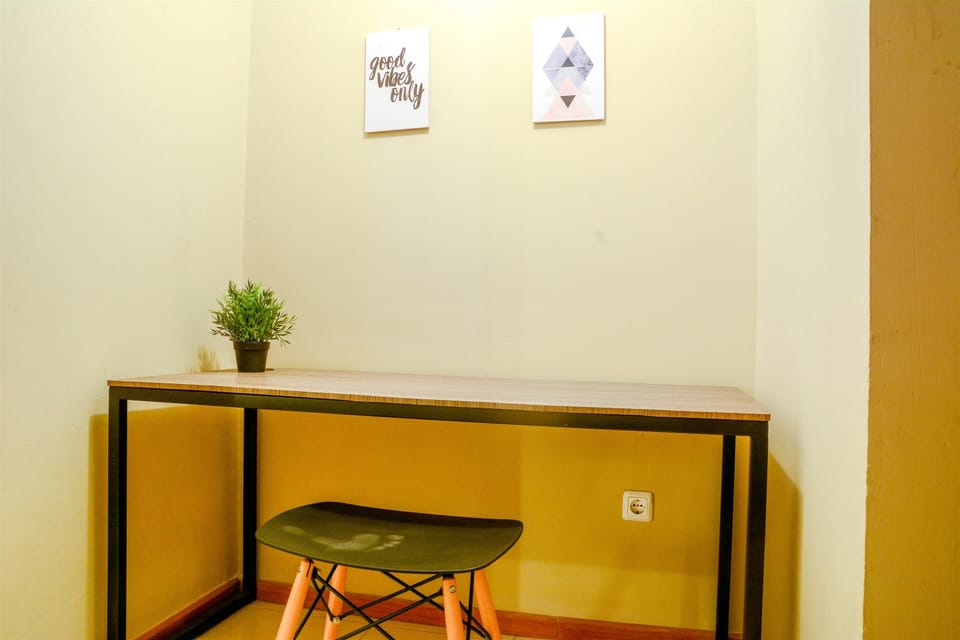 Standard Room | In-room business center