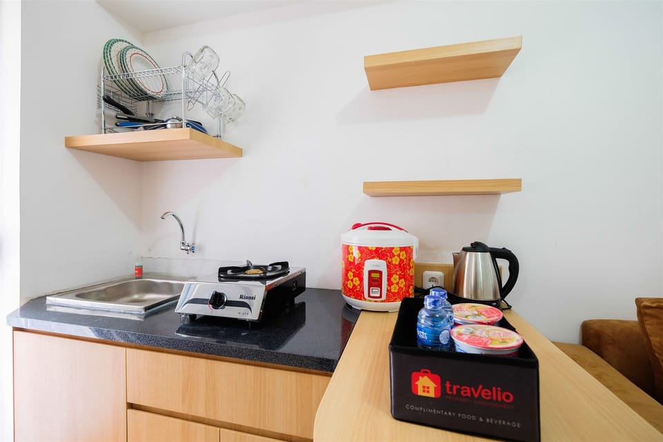 Room | Private kitchen | Fridge, stovetop, rice cooker, cookware/dishes/utensils