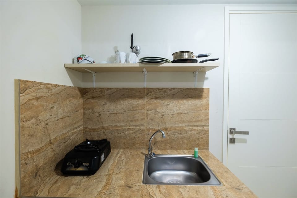 Room | Private kitchenette | Fridge, stovetop, rice cooker, cookware/dishes/utensils