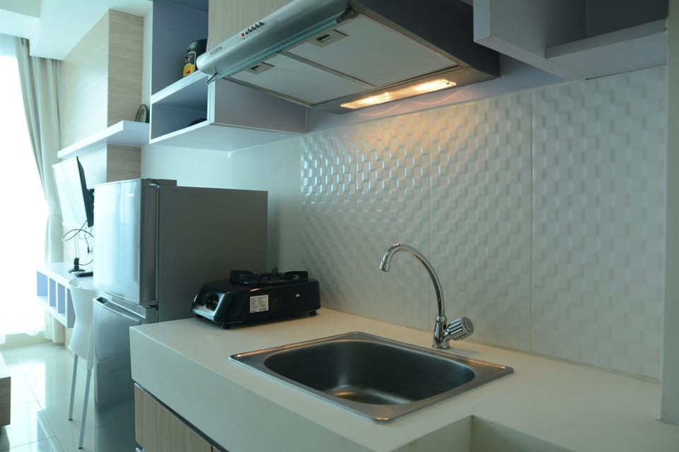 Room | Private kitchen | Fridge, stovetop, rice cooker, cookware/dishes/utensils