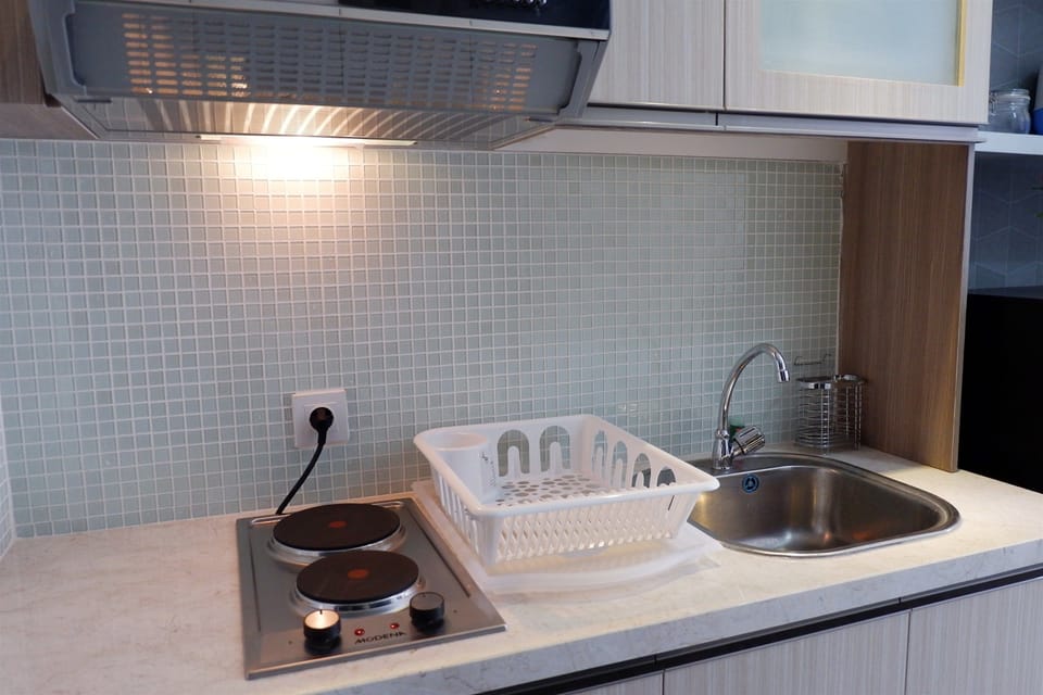Room | Private kitchenette | Fridge, stovetop, electric kettle, rice cooker
