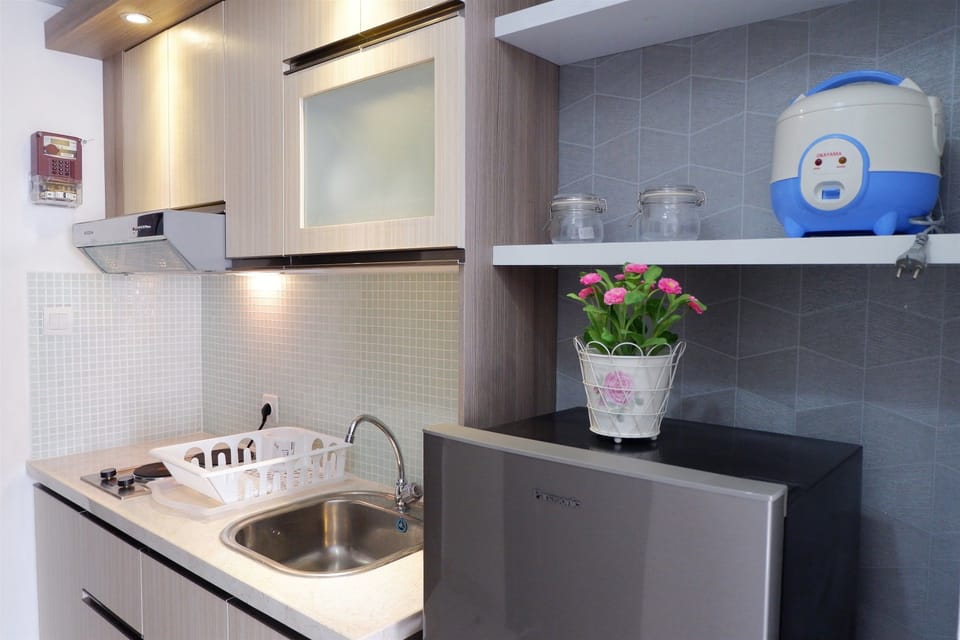 Room | Private kitchenette | Fridge, stovetop, electric kettle, rice cooker