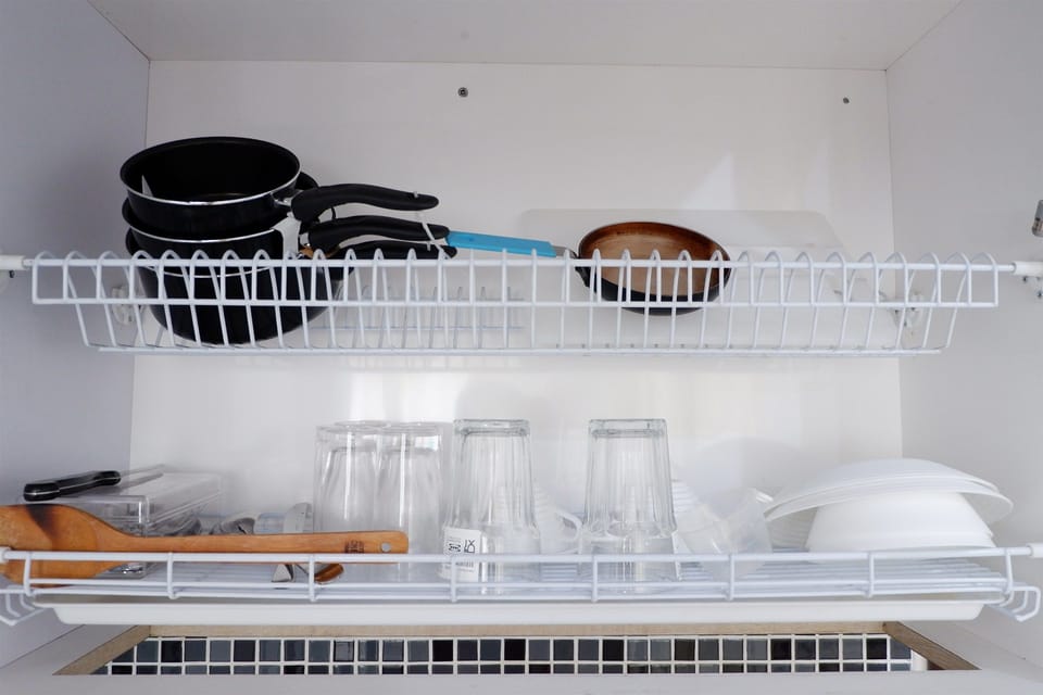 Room | Private kitchenette | Fridge, stovetop, rice cooker, cookware/dishes/utensils