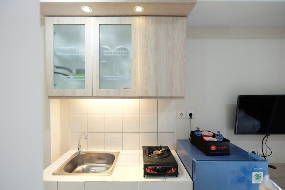 Room | Private kitchenette | Fridge, stovetop, electric kettle, rice cooker
