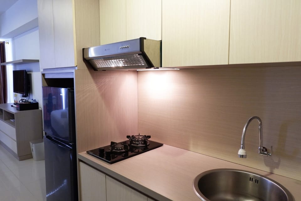 Room | Private kitchenette | Fridge, stovetop, rice cooker, cookware/dishes/utensils