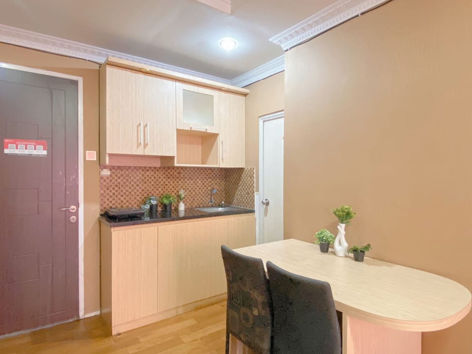 Room | Private kitchen | Fridge, stovetop, electric kettle, rice cooker