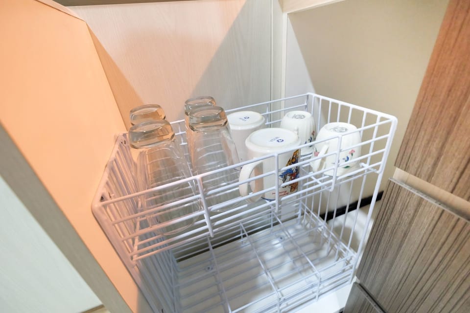 Room | Private kitchenette | Fridge, microwave, stovetop, rice cooker