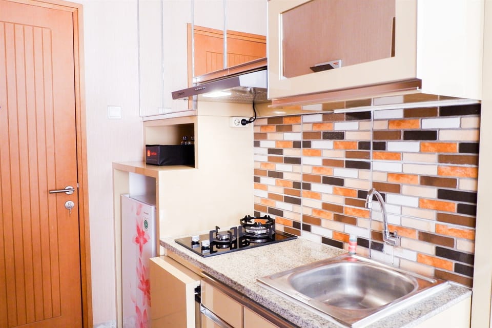 Room | Private kitchenette | Fridge, stovetop, rice cooker, cookware/dishes/utensils