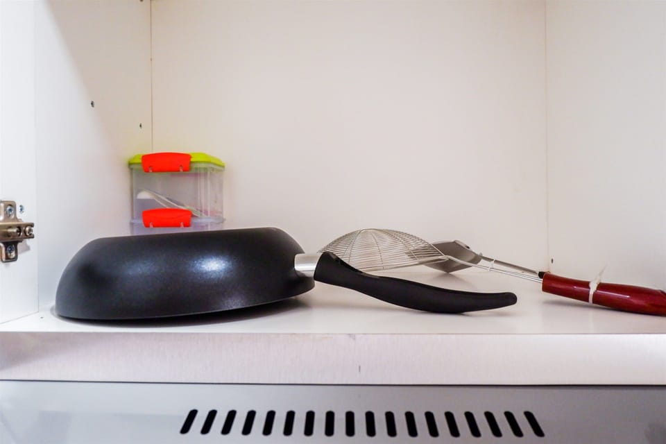 Room | Private kitchenette | Fridge, stovetop, electric kettle, rice cooker