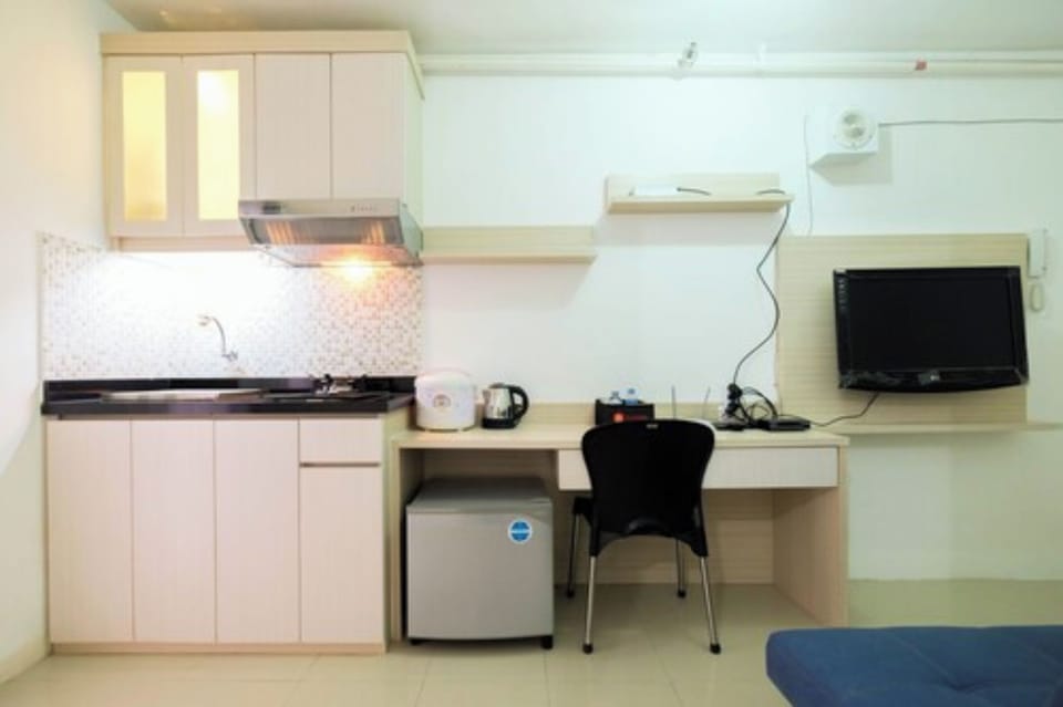 Room | Private kitchen | Fridge, stovetop, electric kettle, rice cooker