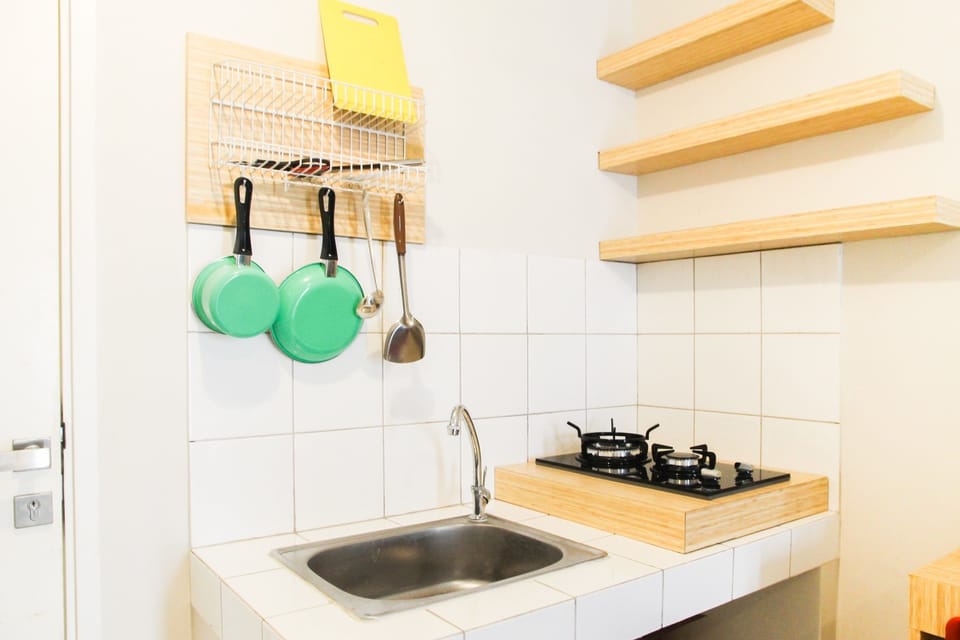 Room | Private kitchenette | Fridge, stovetop, electric kettle, rice cooker