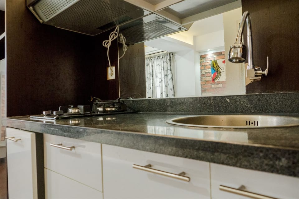 Room | Private kitchenette | Fridge, stovetop, rice cooker, cookware/dishes/utensils