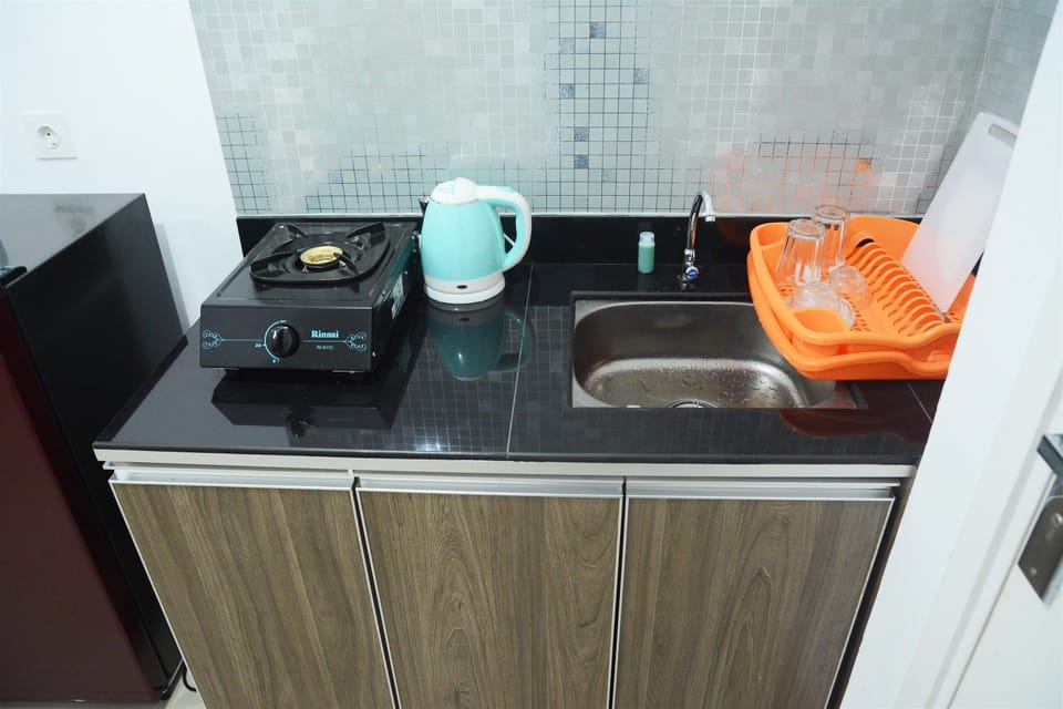 Room | Private kitchenette | Fridge, stovetop, rice cooker, cookware/dishes/utensils