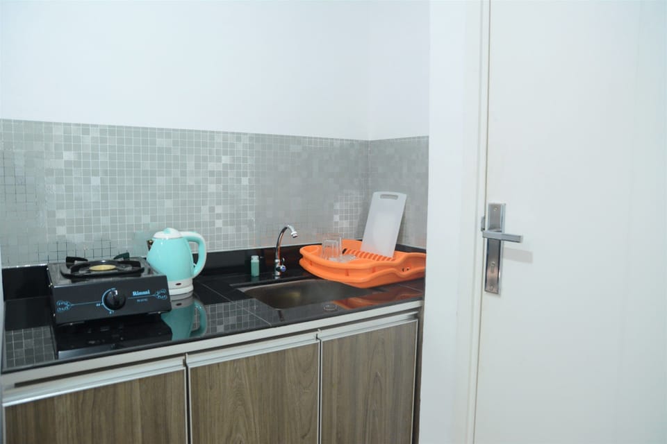 Room | Private kitchenette | Fridge, stovetop, rice cooker, cookware/dishes/utensils